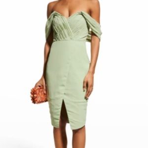 Lavish Alice Eloise Pleated
Bardot Midi Dress in Sage‎ Green Size 0